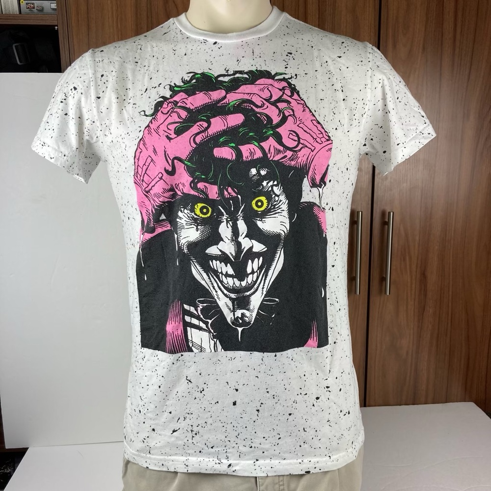 Batman DC Comic Joker T-shirt Manic Gone Mad Pulling Hair Men’s M  White Tee